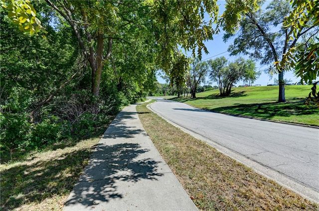 816 E Whitney Street, Olathe, KS 66061