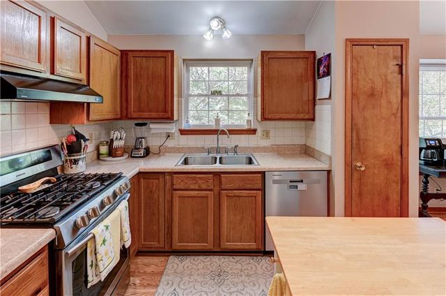 816 E Whitney Street, Olathe, KS 66061