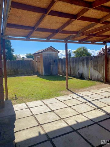 5913 Stone Bridge Lane, Bakersfield, CA 93313