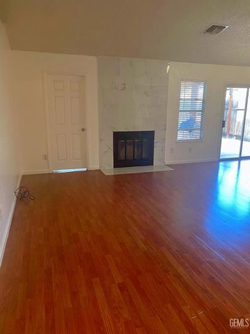 5913 Stone Bridge Lane, Bakersfield, CA 93313