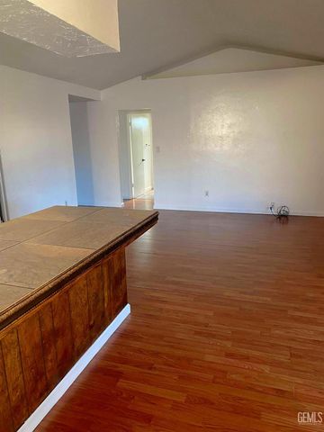 5913 Stone Bridge Lane, Bakersfield, CA 93313