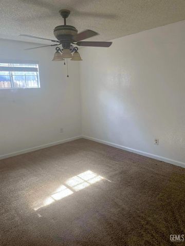5913 Stone Bridge Lane, Bakersfield, CA 93313