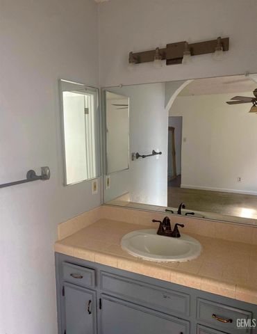 5913 Stone Bridge Lane, Bakersfield, CA 93313
