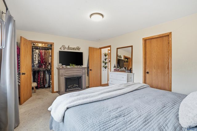 247 GRANDEUR LN, Box Elder, SD 57719