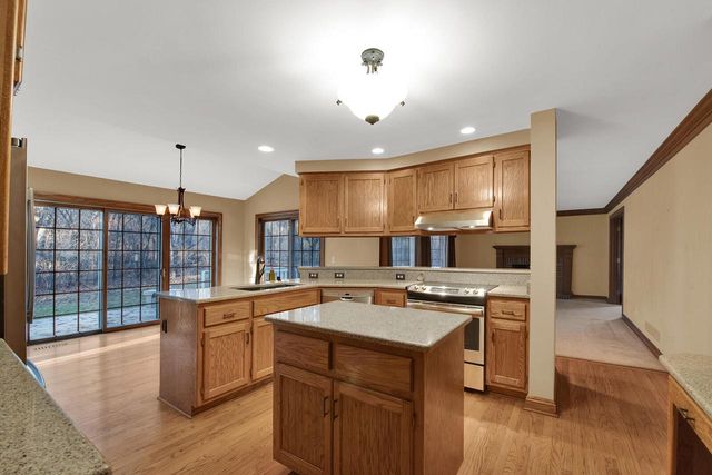 S35W27905 Pheasant RUN, Waukesha, WI 53189