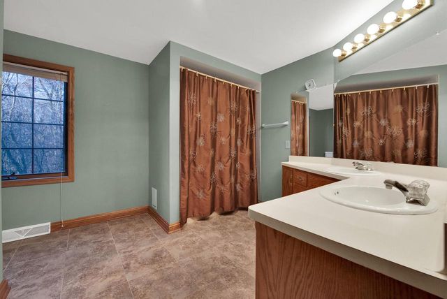 S35W27905 Pheasant RUN, Waukesha, WI 53189