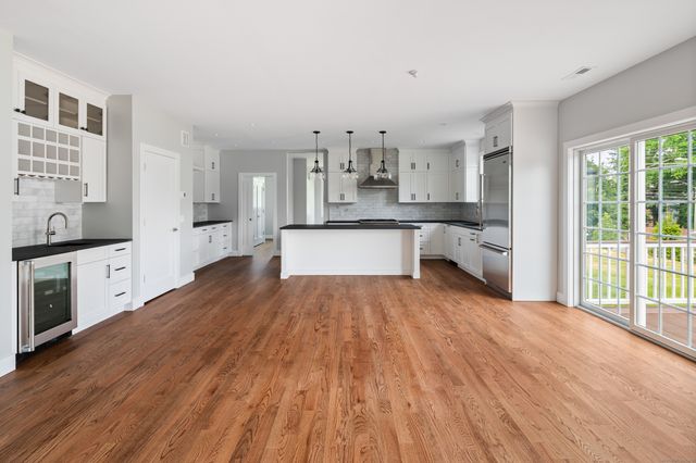 6 Walnut Ridge Court, Stamford, CT 06904