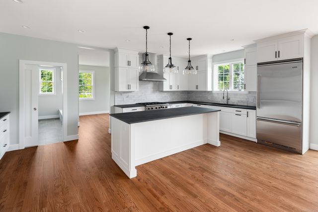 6 Walnut Ridge Court, Stamford, CT 06904