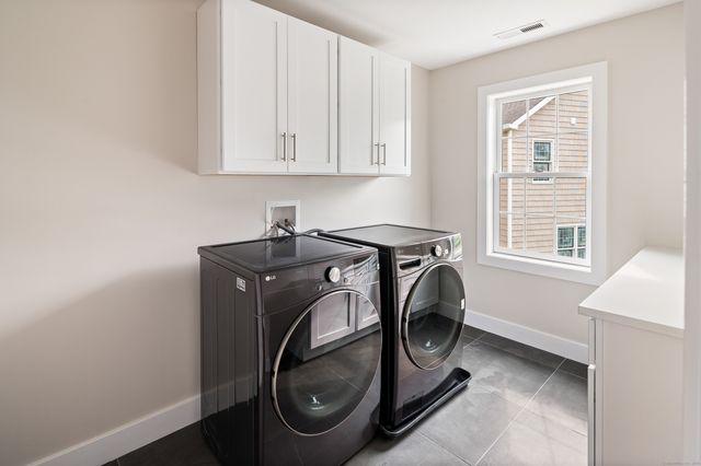 6 Walnut Ridge Court, Stamford, CT 06904