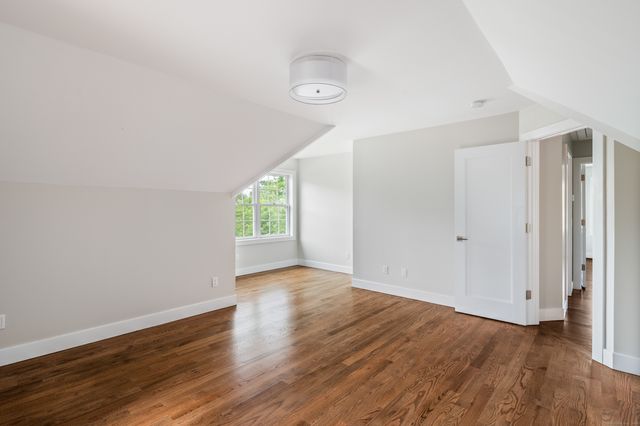6 Walnut Ridge Court, Stamford, CT 06904