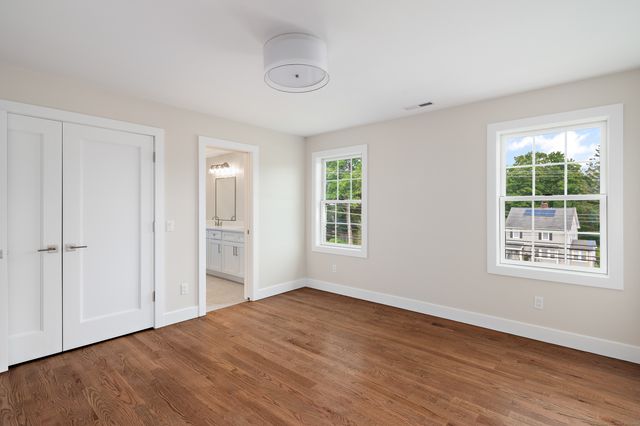 6 Walnut Ridge Court, Stamford, CT 06904