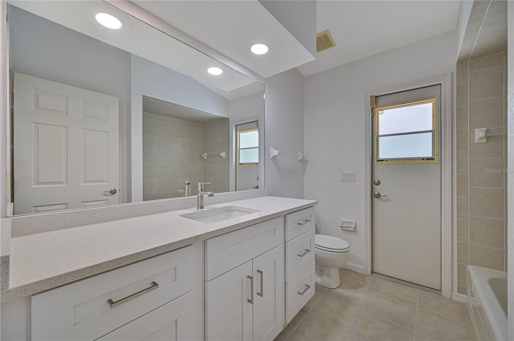 Image 40 of property listing at 27334 ORURO DRIVE, Punta Gorda, FL 33983