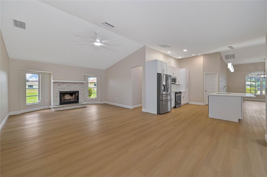 Image 6 of property listing at 27334 ORURO DRIVE, Punta Gorda, FL 33983