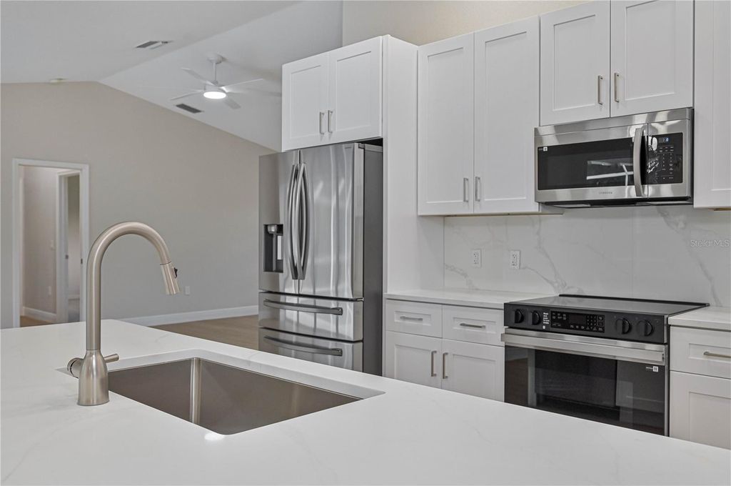 Image 8 of property listing at 27334 ORURO DRIVE, Punta Gorda, FL 33983