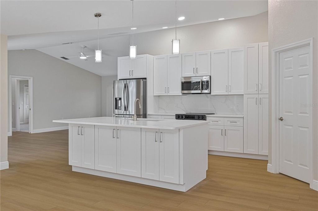 Image 10 of property listing at 27334 ORURO DRIVE, Punta Gorda, FL 33983