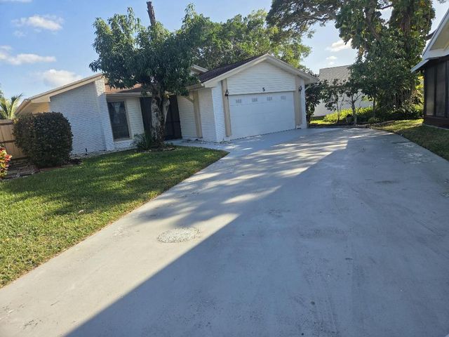 5 Fenwick Place, Boynton Beach, FL 33426