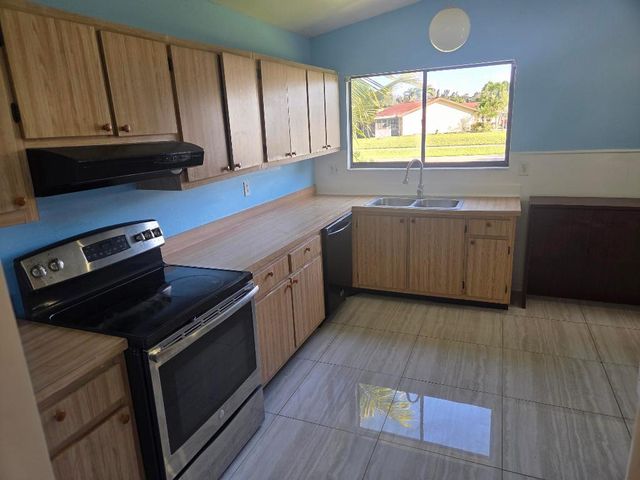 5 Fenwick Place, Boynton Beach, FL 33426