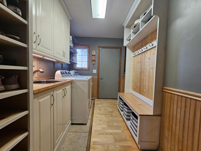 7001 46th Street N, Oakdale, MN 55128