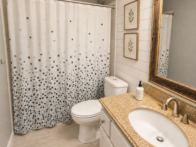 7001 46th Street N, Oakdale, MN 55128