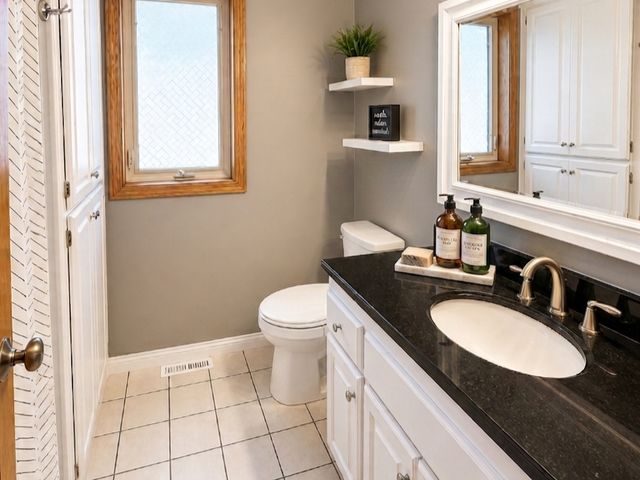7001 46th Street N, Oakdale, MN 55128