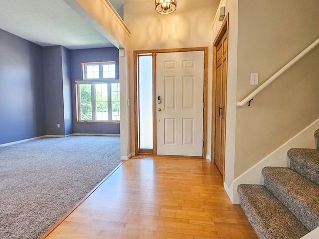 7001 46th Street N, Oakdale, MN 55128