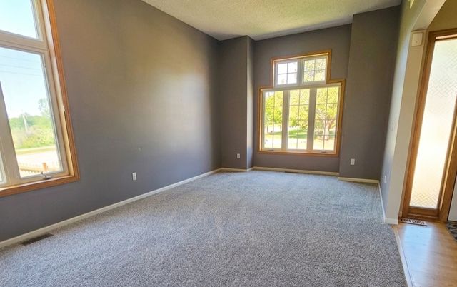 7001 46th Street N, Oakdale, MN 55128