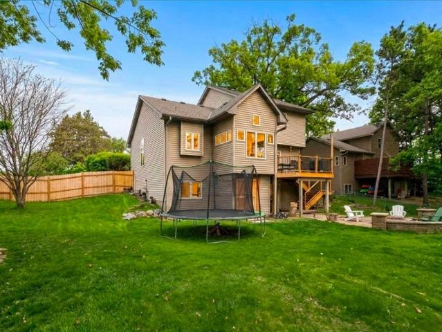 7001 46th Street N, Oakdale, MN 55128