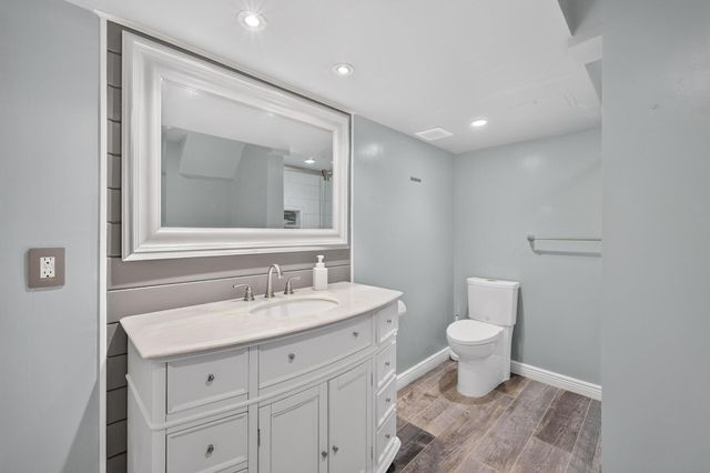 7001 46th Street N, Oakdale, MN 55128