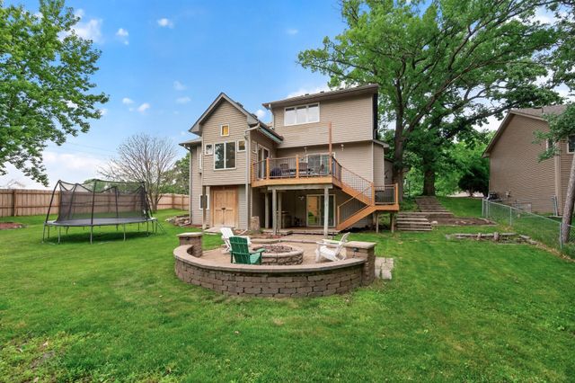 7001 46th Street N, Oakdale, MN 55128