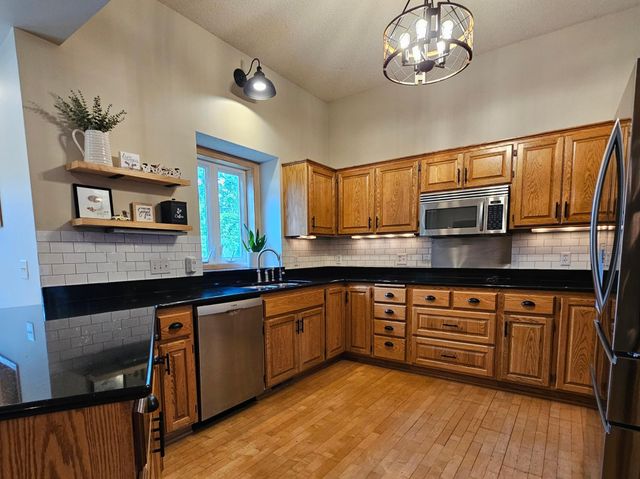 7001 46th Street N, Oakdale, MN 55128