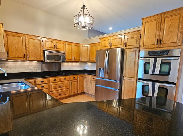 7001 46th Street N, Oakdale, MN 55128
