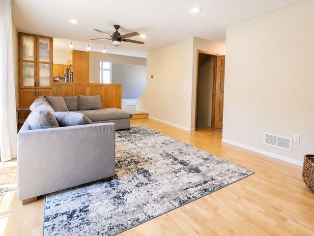 7001 46th Street N, Oakdale, MN 55128