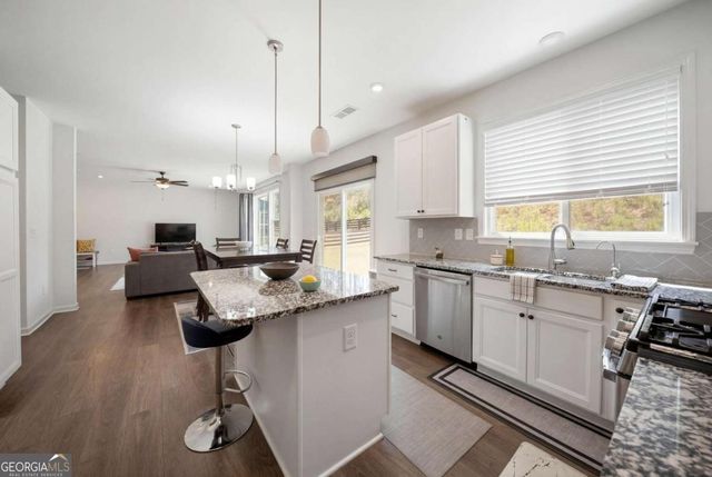 8085 Brewton Bend, Ball Ground, GA 30107