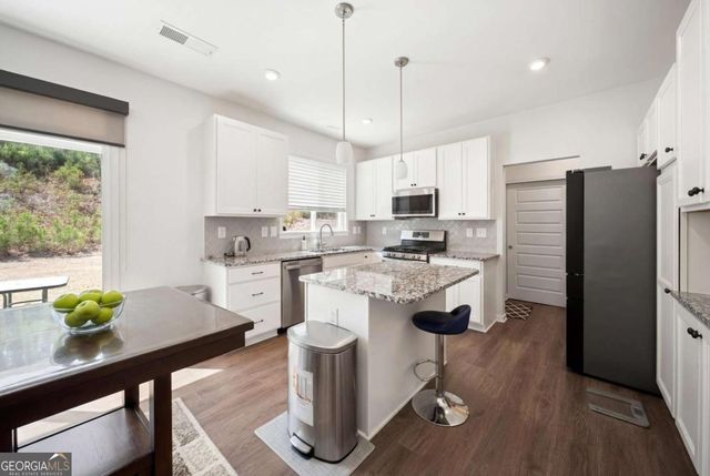 8085 Brewton Bend, Ball Ground, GA 30107