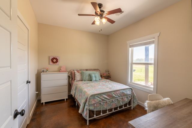 202 Rocky Dr, Dickson, TN 37055