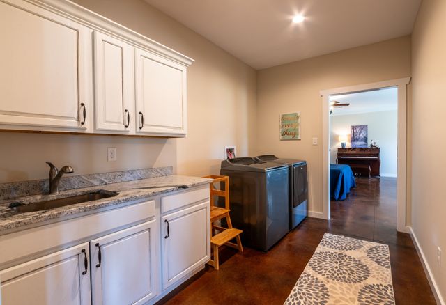 202 Rocky Dr, Dickson, TN 37055
