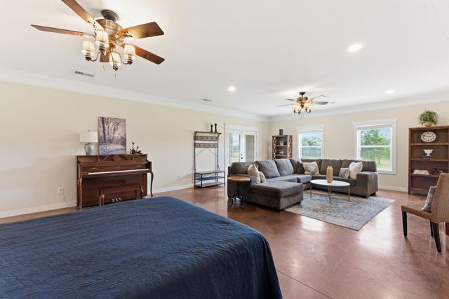 202 Rocky Dr, Dickson, TN 37055
