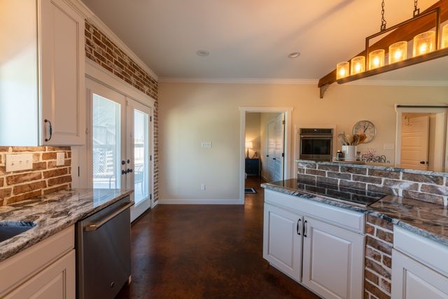 202 Rocky Dr, Dickson, TN 37055