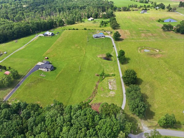 202 Rocky Dr, Dickson, TN 37055