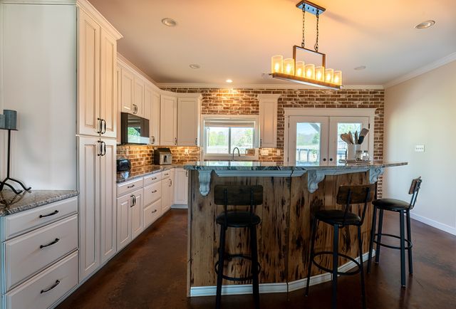 202 Rocky Dr, Dickson, TN 37055