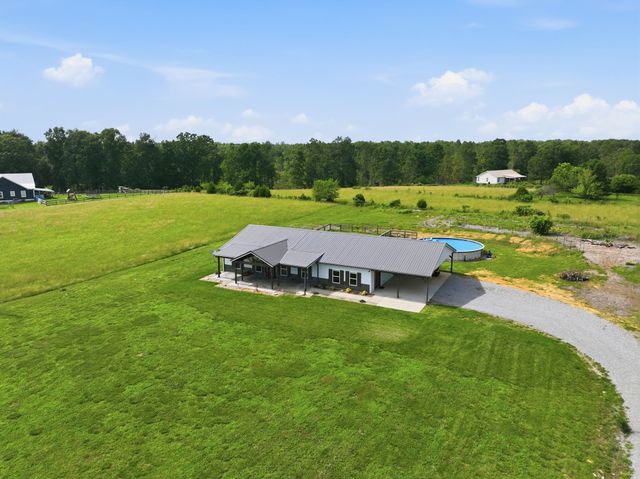 202 Rocky Dr, Dickson, TN 37055