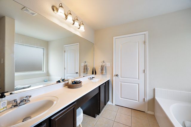 937 King George Lane, Savannah, TX 76227
