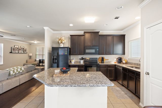 937 King George Lane, Savannah, TX 76227