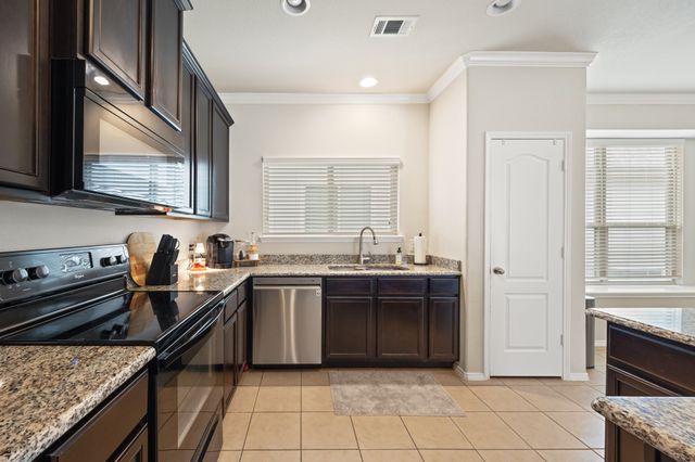 937 King George Lane, Savannah, TX 76227