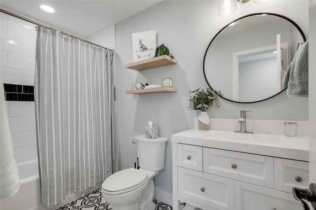 1805 Spring Valley DR, Dripping Springs, TX 78620