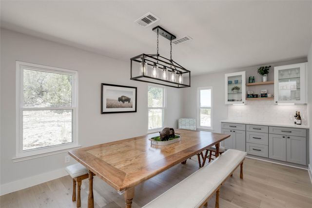 1805 Spring Valley DR, Dripping Springs, TX 78620