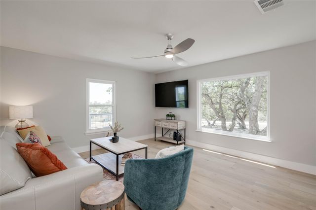 1805 Spring Valley DR, Dripping Springs, TX 78620