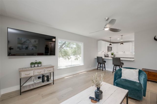 1805 Spring Valley DR, Dripping Springs, TX 78620