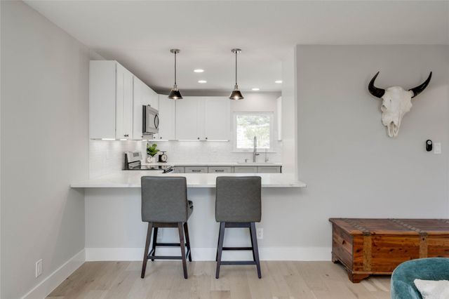 1805 Spring Valley DR, Dripping Springs, TX 78620