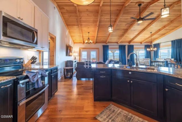 1877 Blue Tick Way, Sevierville, TN 37876